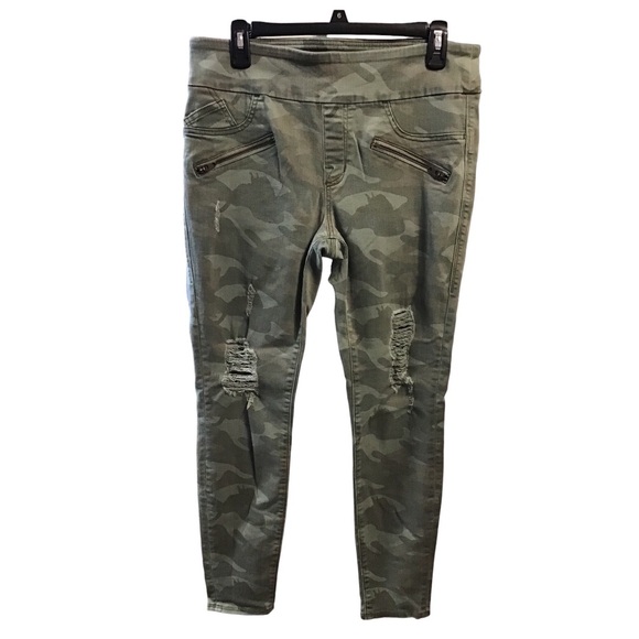 Rock And Republic Camo Pants - Picture 2 of 7